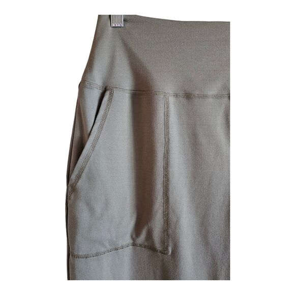 GARNET HILL Women's M Ascent Pants Olive Pull On Wide Leg Cropped Knit 28 x 25.5 - Picture 5 of 9